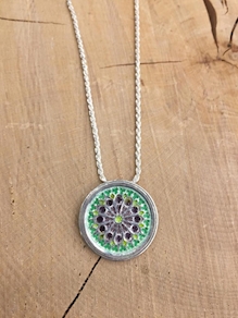 Colgante en Plata y Esmalte colores con cadena.