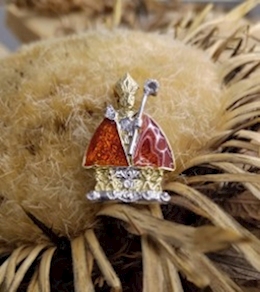 Colgante de San Fermin en Oro  y Esmalte con Diamante