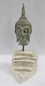 CABEZA BUDA SOBRE PEANA