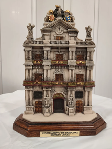 Fachada ayuntamiento mediano