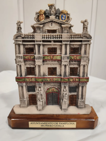 Fachada ayuntamiento pequeño
